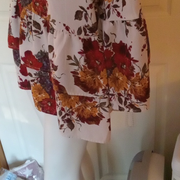 Floral ruffle top - Picture 3 of 4